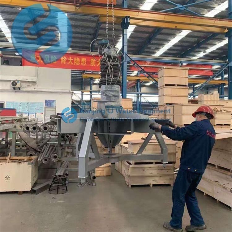 Regular maintenance and inspection of the impeller bearings of the aeration mixer Regular maintenance and inspection of the impeller bearings of the aeration mixer